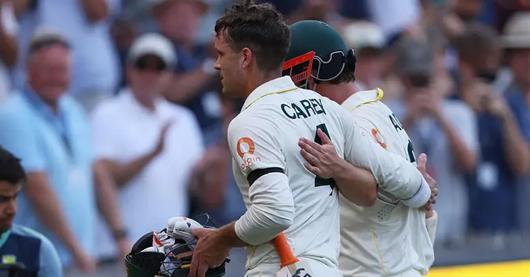 ইংল্যান্ড- অস্ট্রেলিয়া সিরিজের একটি মুহূর্ত